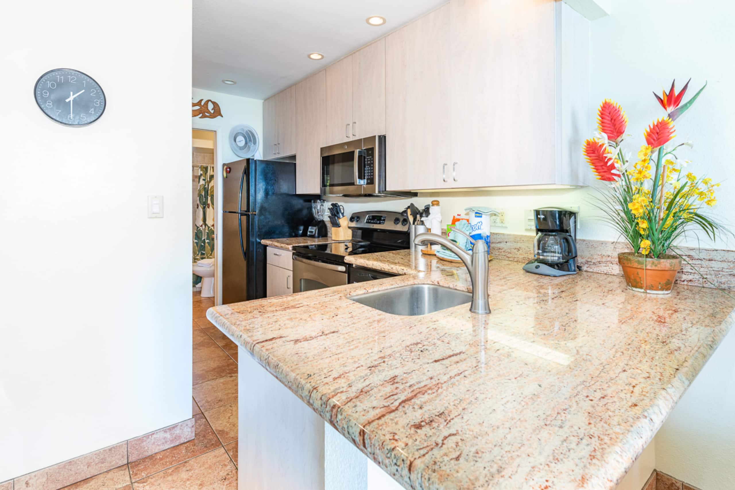 Condo in Lahaina · ★4.94 · 1 bedroom · 1 bed · 1 bath - Image 14