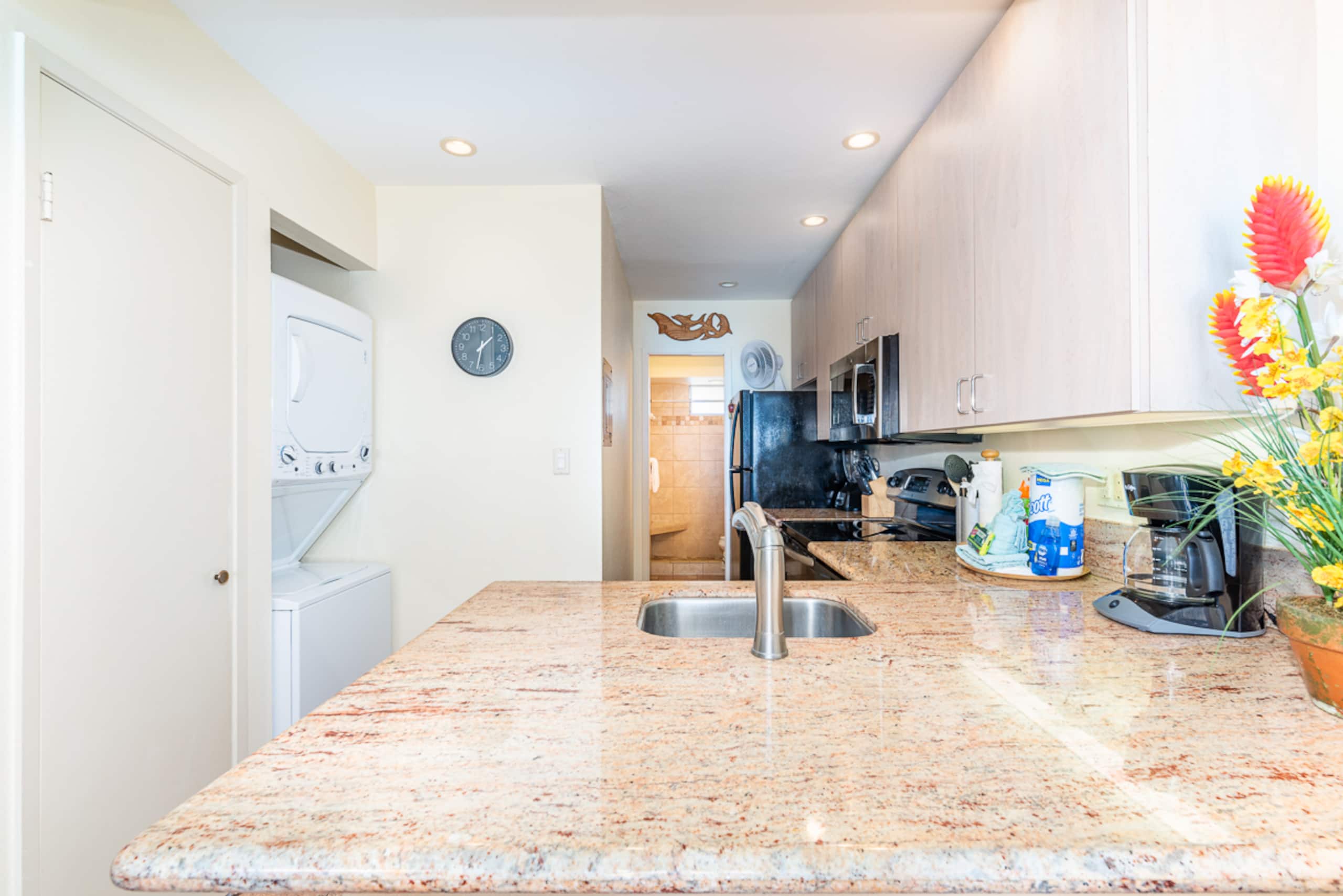 Condo in Lahaina · ★4.94 · 1 bedroom · 1 bed · 1 bath - Image 15