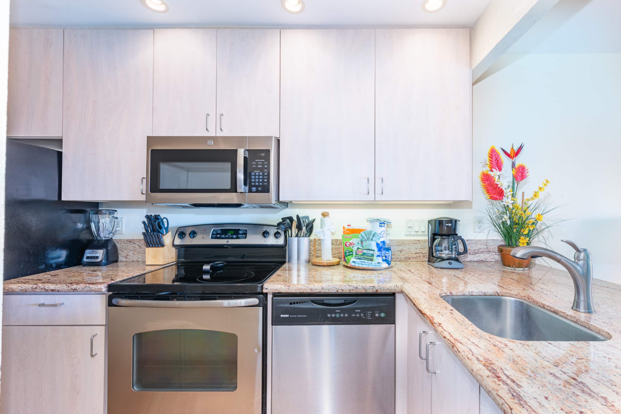 Condo in Lahaina · ★4.94 · 1 bedroom · 1 bed · 1 bath - Image 13