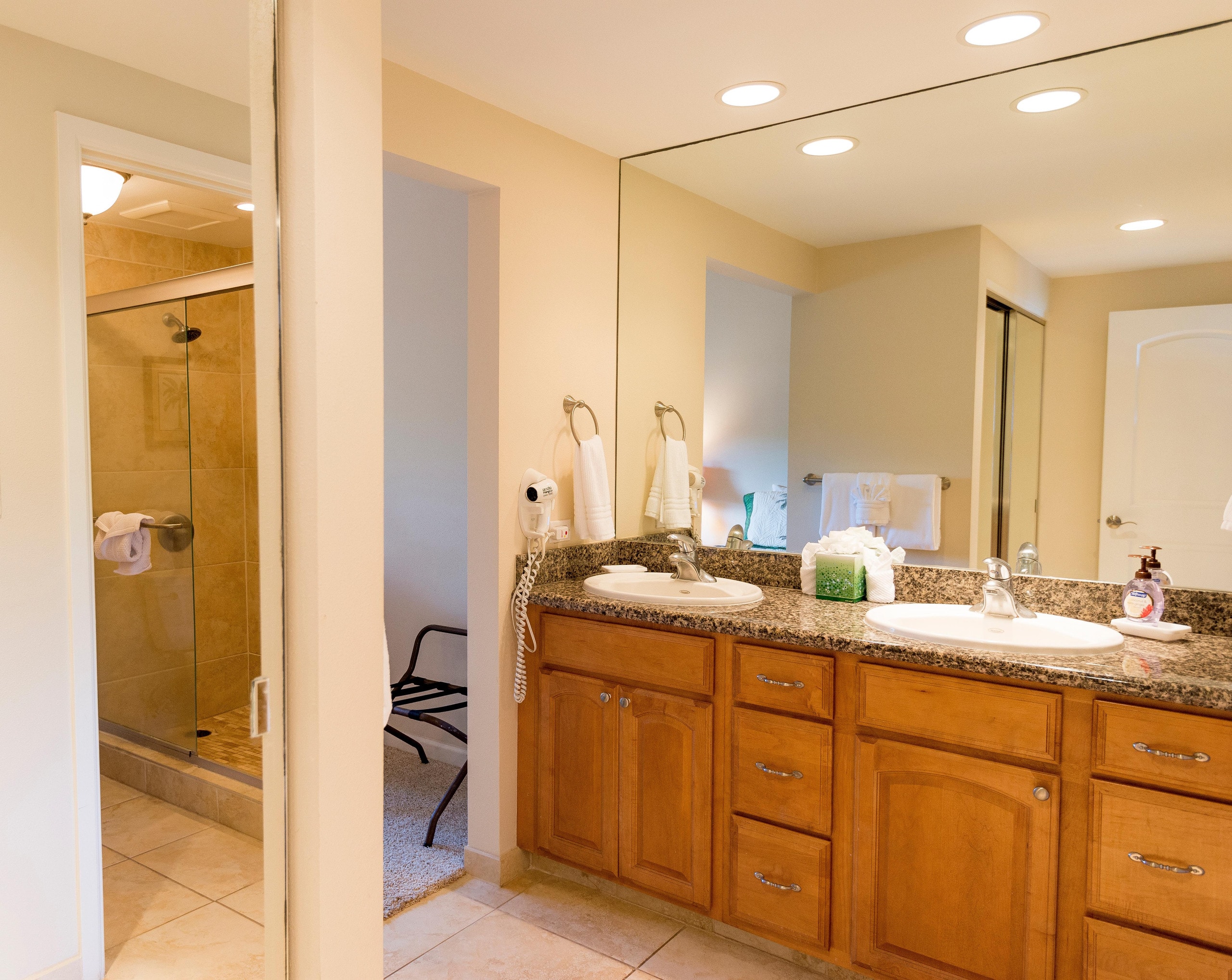 Condo in Lahaina · ★4.78 · 2 bedrooms · 4 beds · 2 baths - Image 20