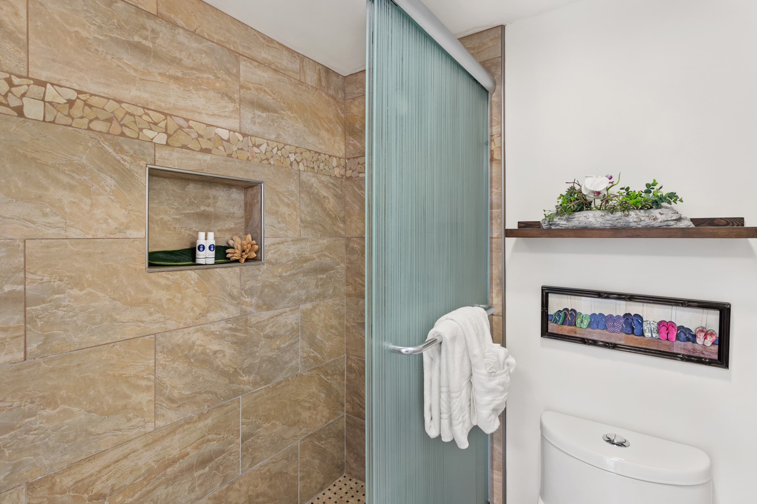 Condo in Lahaina · ★4.73 · 2 bedrooms · 2 beds · 2 baths - Image 17