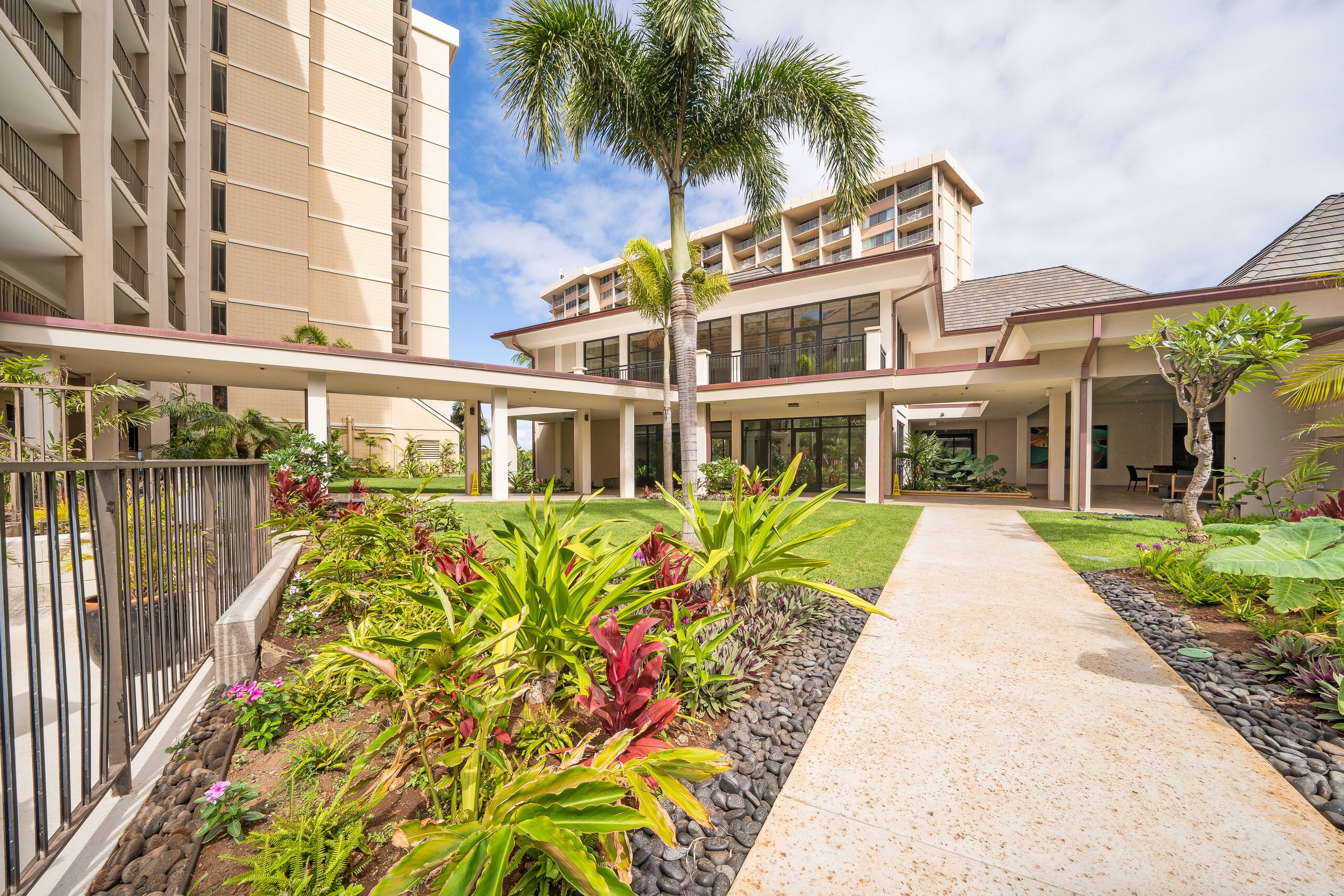 Condo in Lahaina · ★4.73 · 2 bedrooms · 2 beds · 2 baths - Image 23