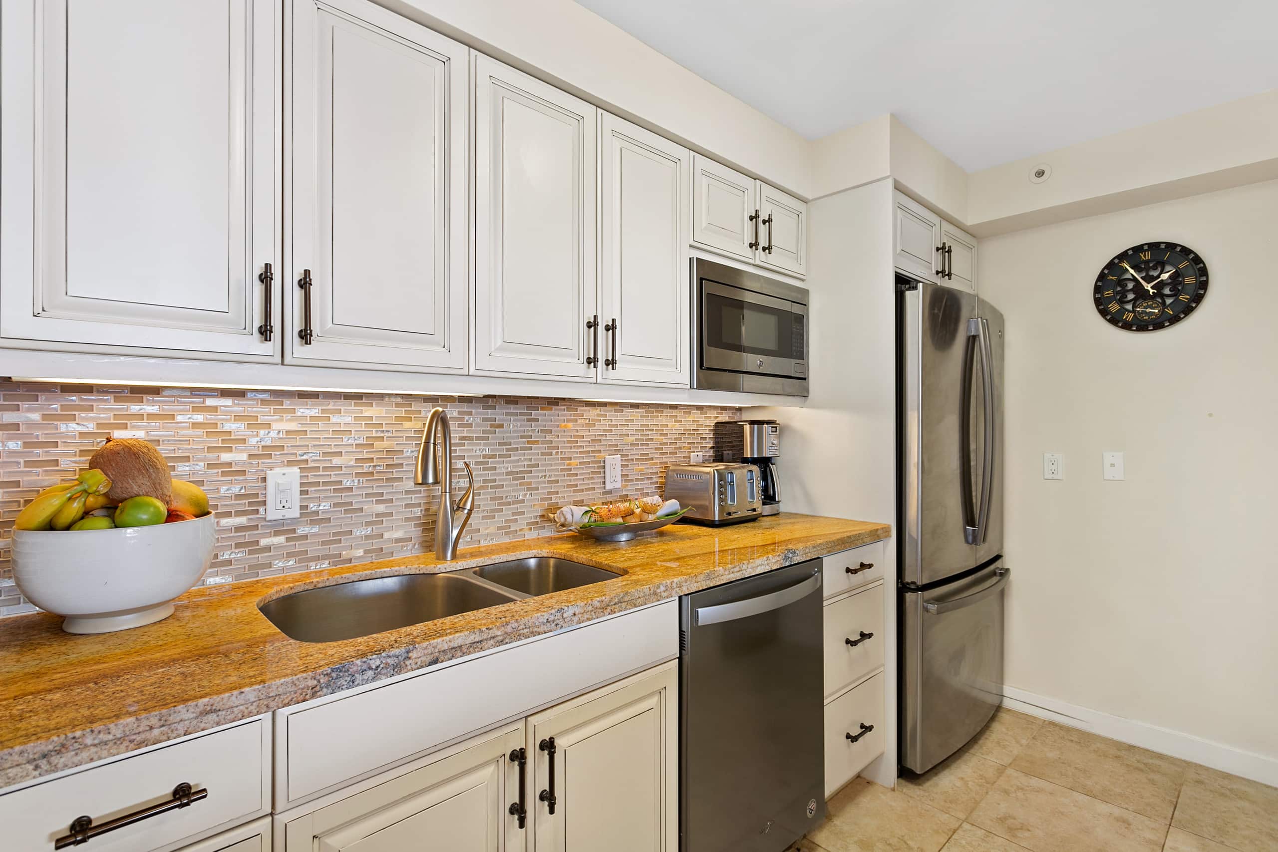 Condo in Lahaina · ★4.73 · 2 bedrooms · 2 beds · 2 baths - Image 3