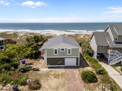 Pet friendly oceanfront home in Caswell beach!
