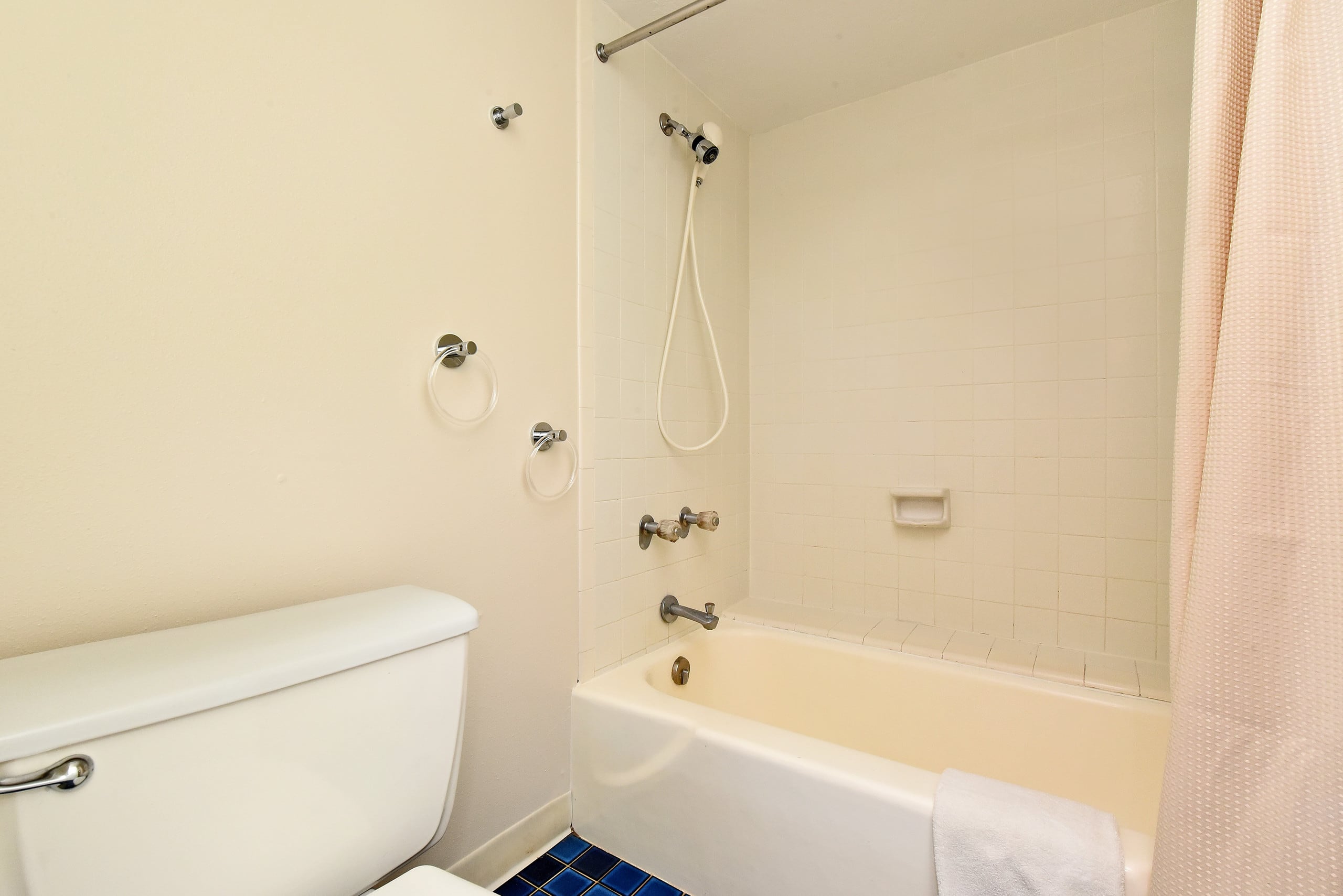Condo in Lahaina · ★4.7 · 1 bedroom · 2 beds · 1 bath - Image 23