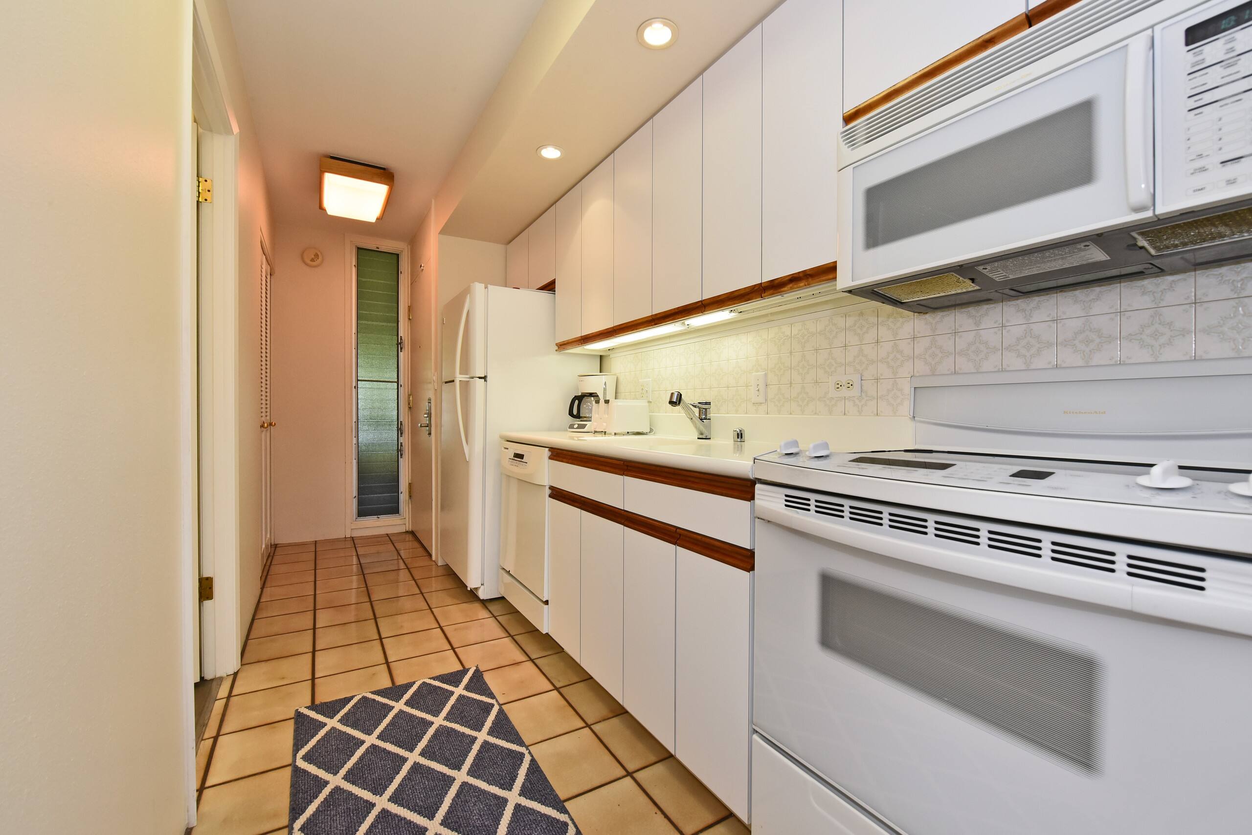 Condo in Lahaina · ★4.7 · 1 bedroom · 2 beds · 1 bath - Image 18