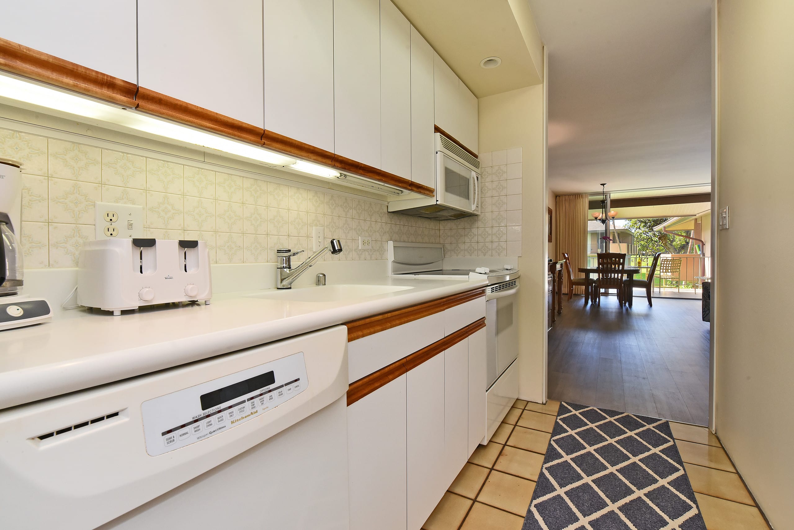 Condo in Lahaina · ★4.7 · 1 bedroom · 2 beds · 1 bath - Image 4
