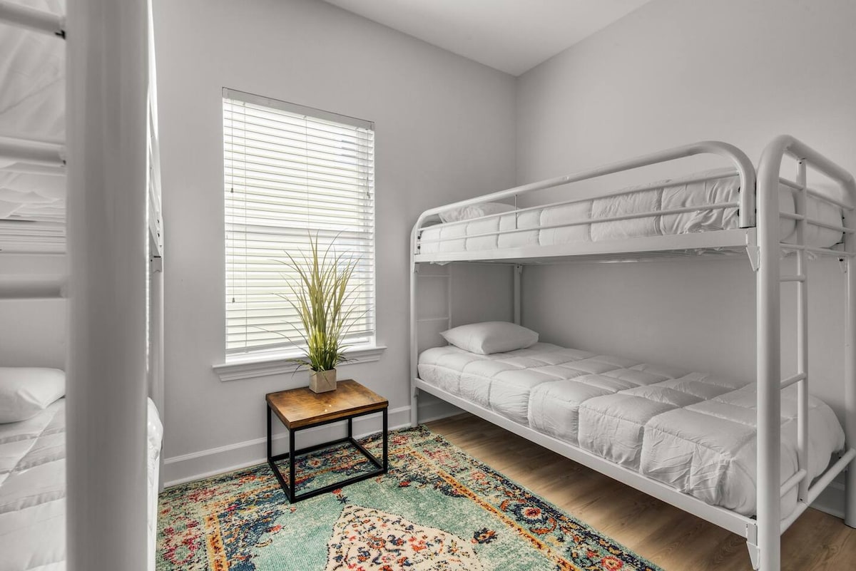 Slaapkamer met twee stapelbedden