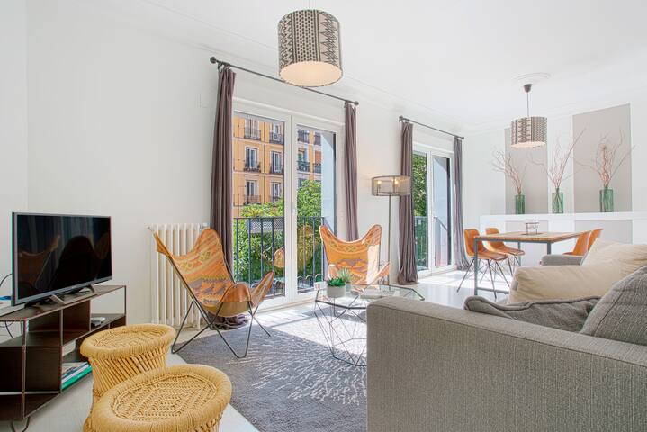 Exclusive apartment next to Cibeles. Chueca II