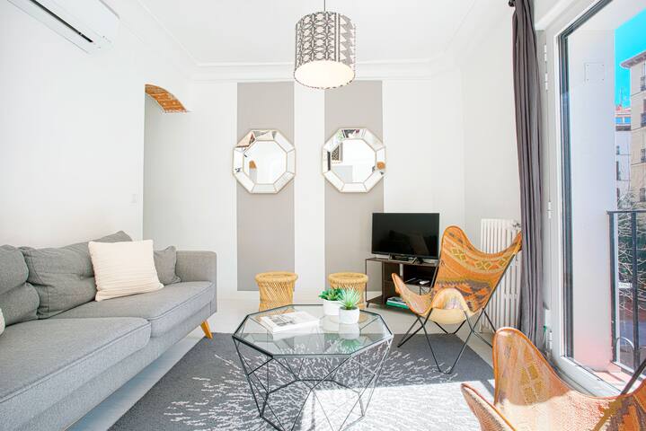 Exclusive apartment next to Cibeles. Chueca II gallery image 2