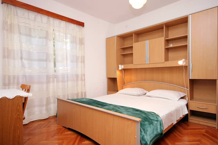 卧室二，表面： 12平方米