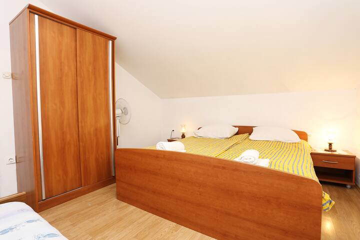 Spálňa 2, povrch: 13 m²