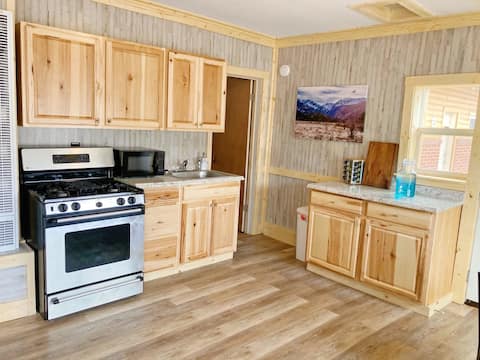 Top Airbnb: 12Private Room with Kitchen Dog Friendly Leadville in Leadville