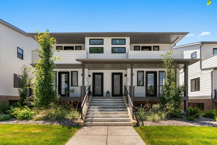 The City Slicker – Spacious 3 Bedroom Luxury Town gallery image 2