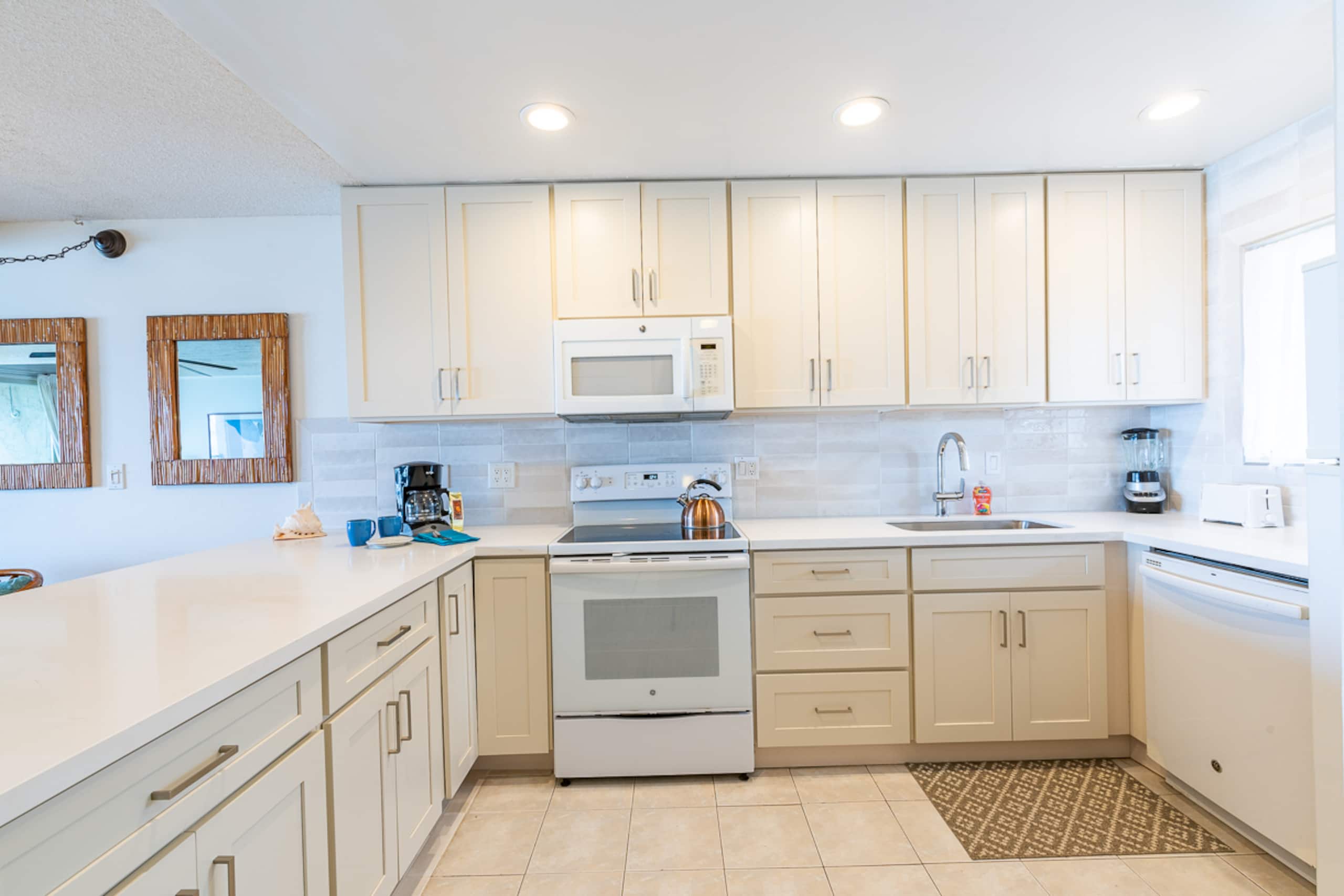 Condo in Lahaina · ★4.97 · 2 bedrooms · 3 beds · 2 private baths - Image 11