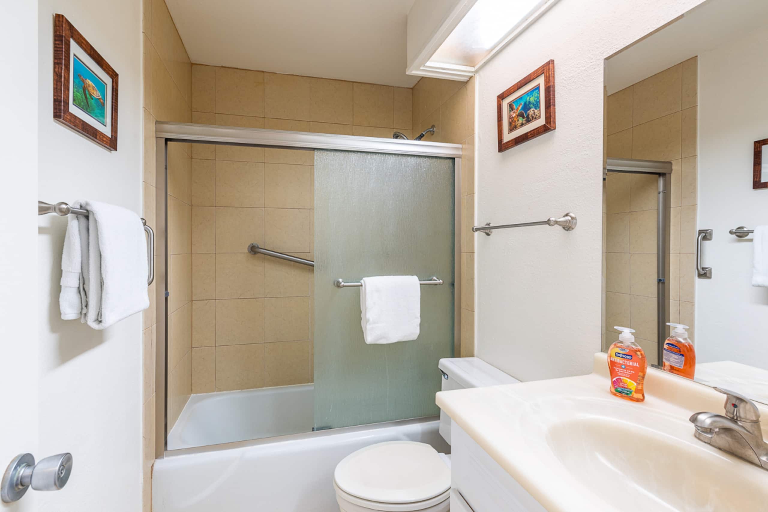 Condo in Lahaina · ★4.97 · 2 bedrooms · 3 beds · 2 private baths - Image 29