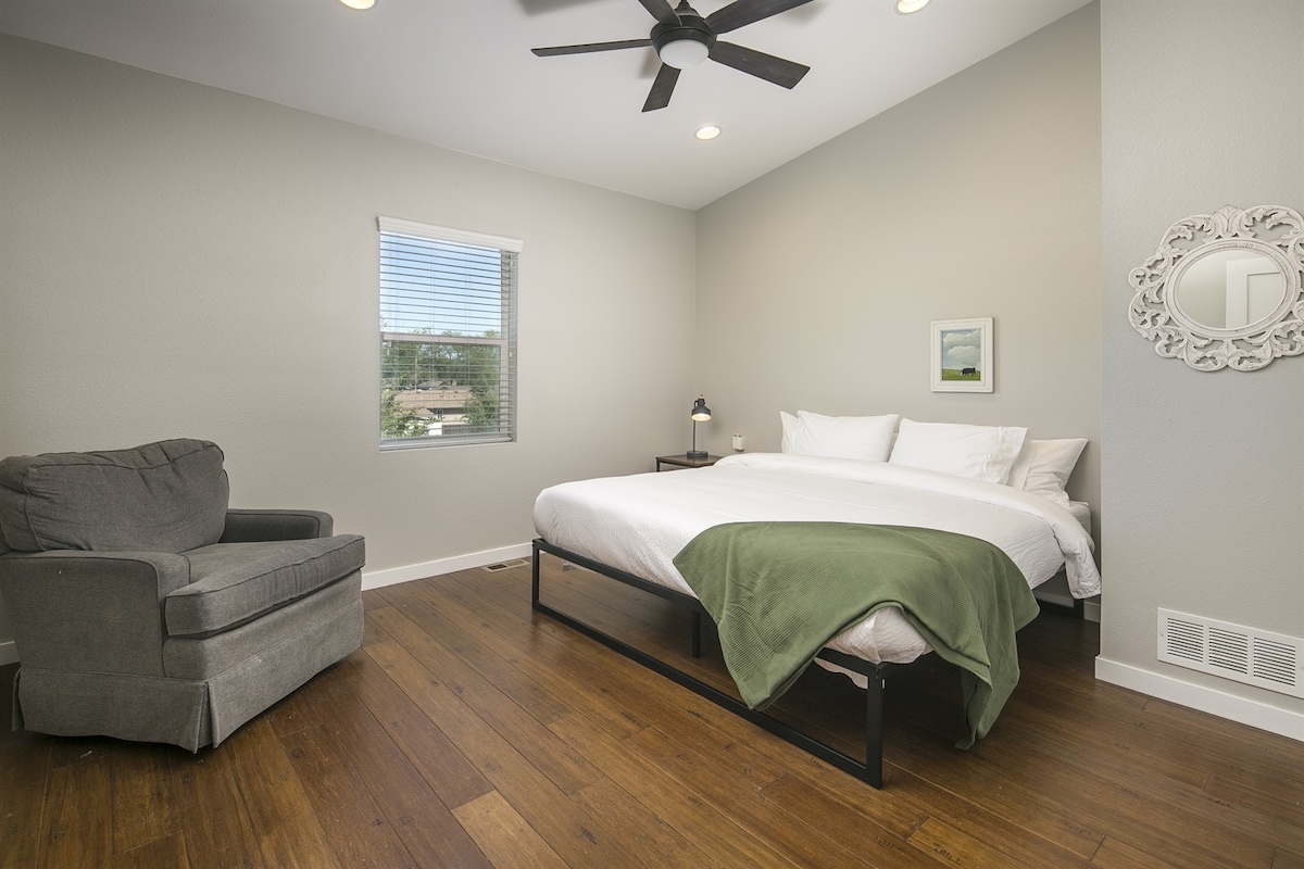 Upstairs King Bedroom 2