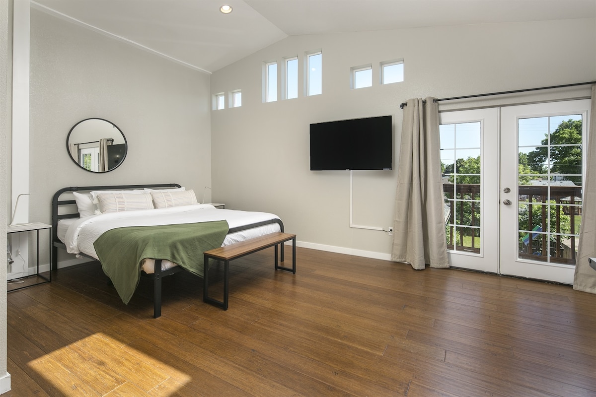 Upstairs King & Twin Bedroom