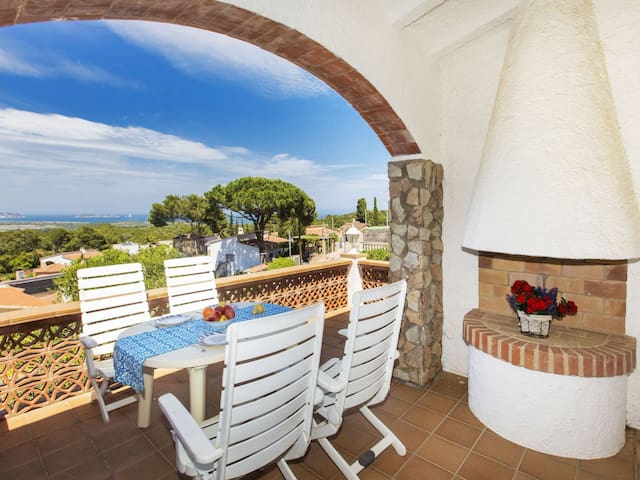 Can Berta by Interhome