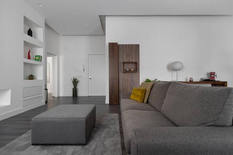 Newly renovated apartment consisting of a large living area and four double bedrooms served by a pri