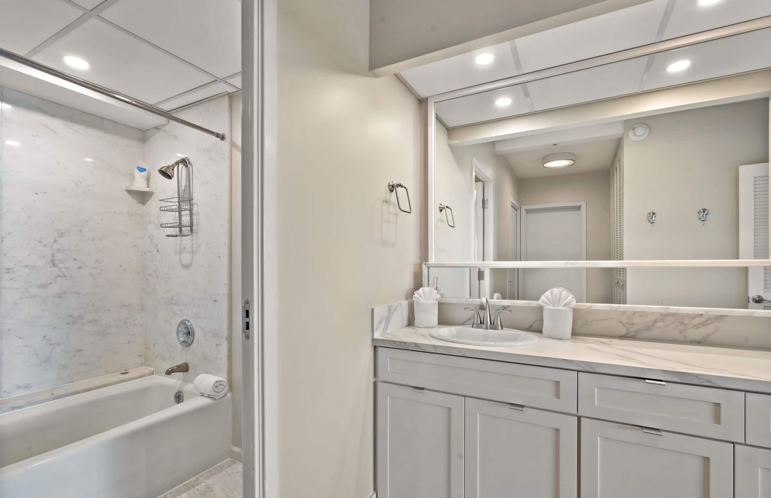 Condo in Lahaina · ★4.88 · 1 bedroom · 2 beds · 1 bath - Image 21