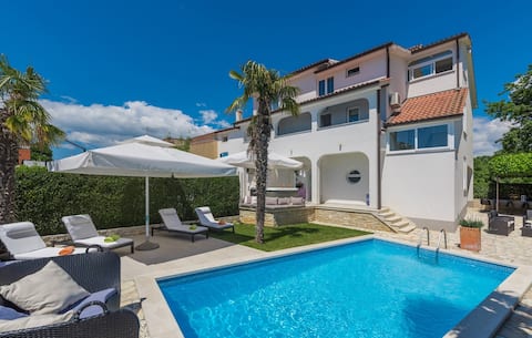 Top Airbnb: Villa Palma Selina in Rakovci Racovaz
