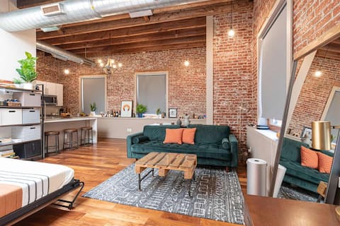 The Cosmopolitan Loft - 15 MIN to NYC Times Sq