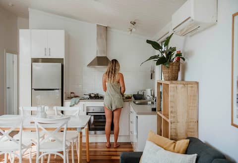 Surfside Cabin - 2 min walk to Cudmirrah Beach