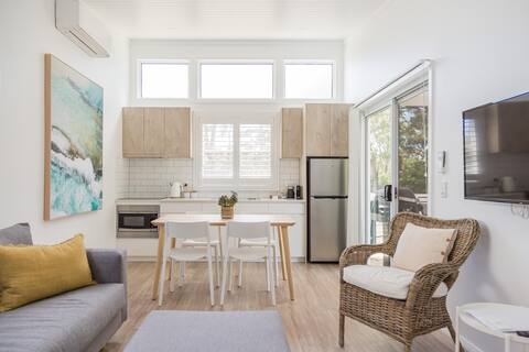 Surfside Cabin (sleeps 4)