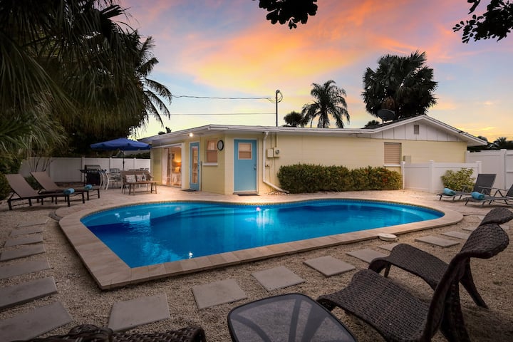 Beach N It: Pool, Beach 3 Blocks, Dog Friendly - Anna Maria, FL