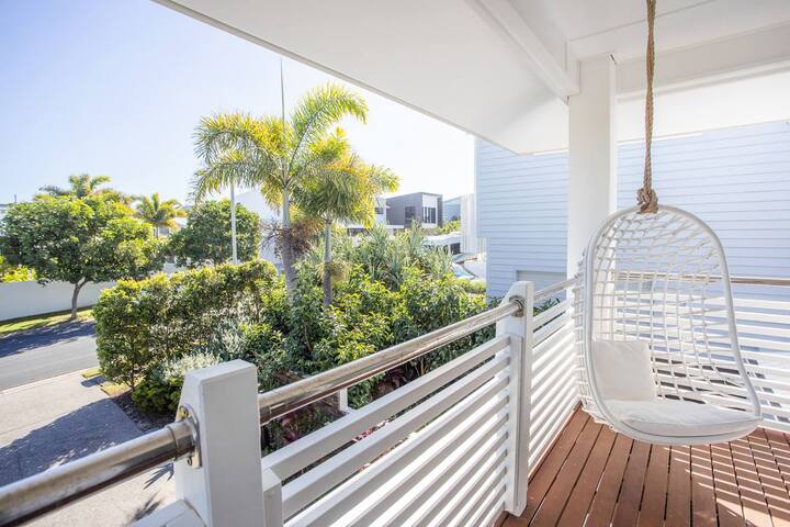 Casa De Palmeras- Beachfront 5Bed gallery image 4