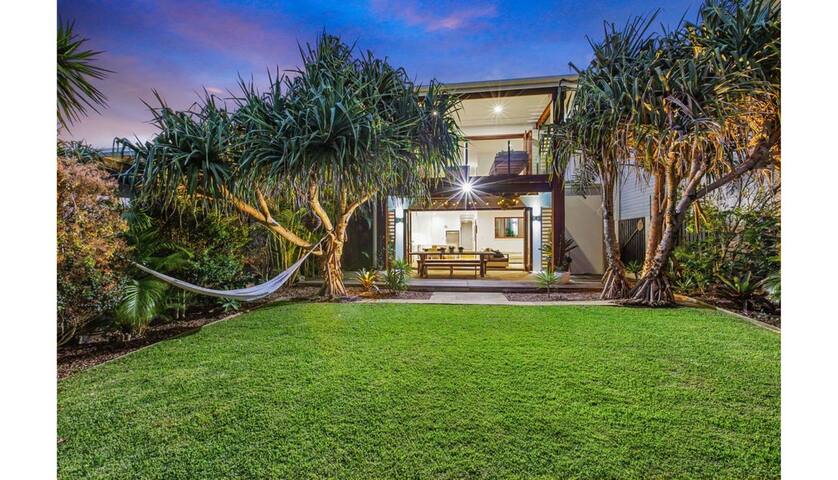 Casa De Palmeras- Beachfront 5Bed gallery image 5