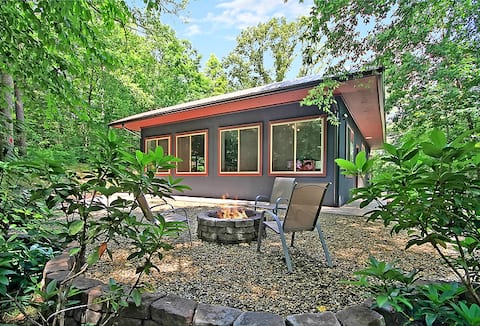 Contemporary Asheville Home with Firepit & Hot Tub