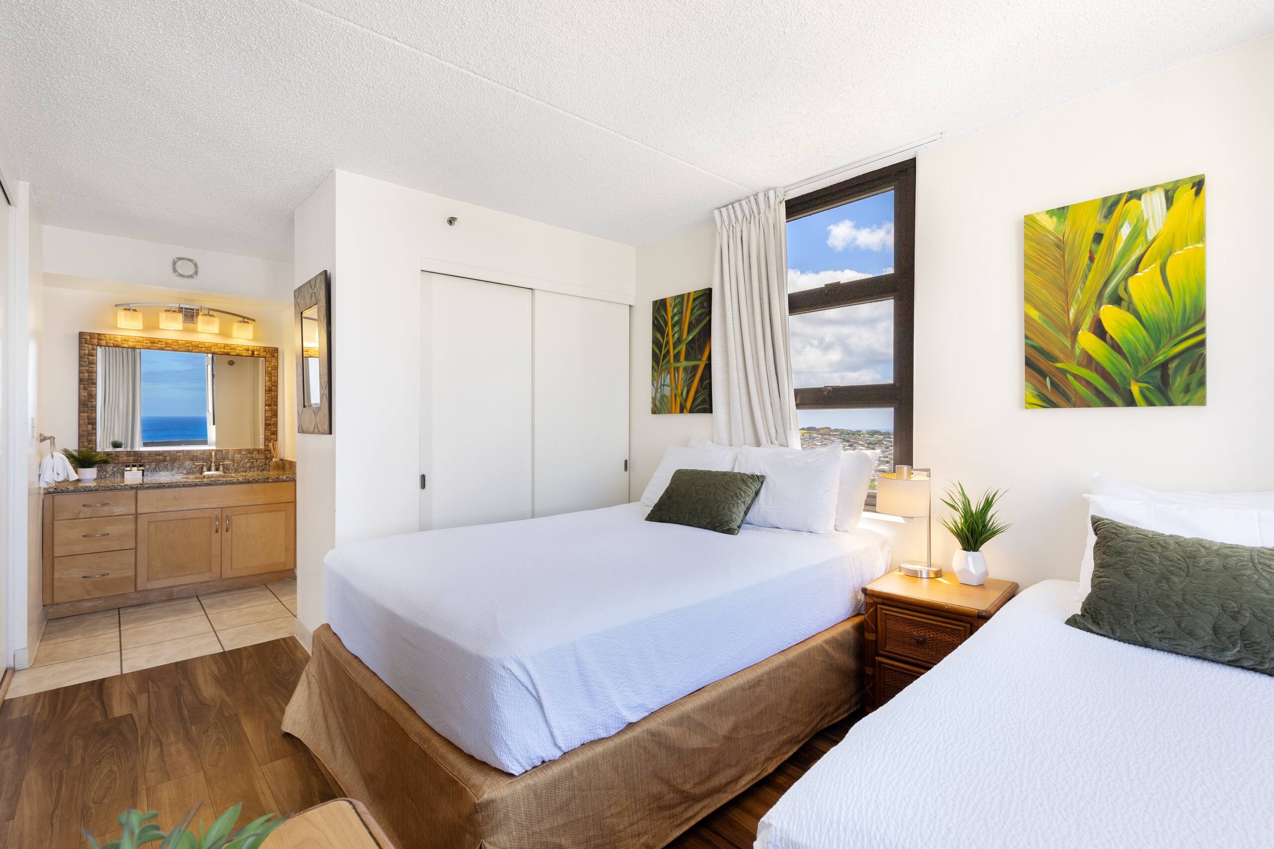 Condo in Honolulu · ★4.17 · 1 bedroom · 3 beds · 1 private bath - Image 5