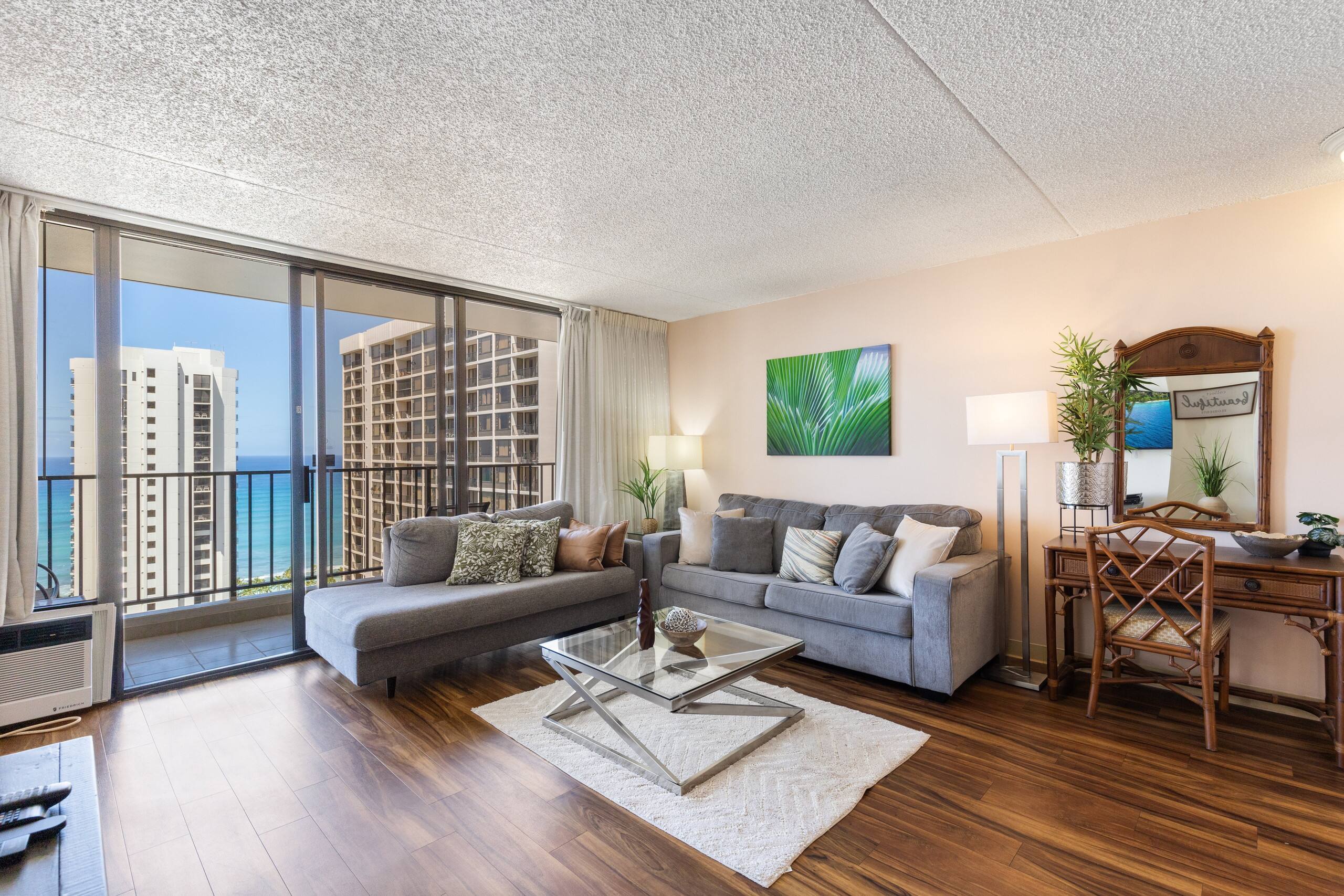 Condo in Honolulu · ★4.17 · 1 bedroom · 3 beds · 1 private bath - Image 2