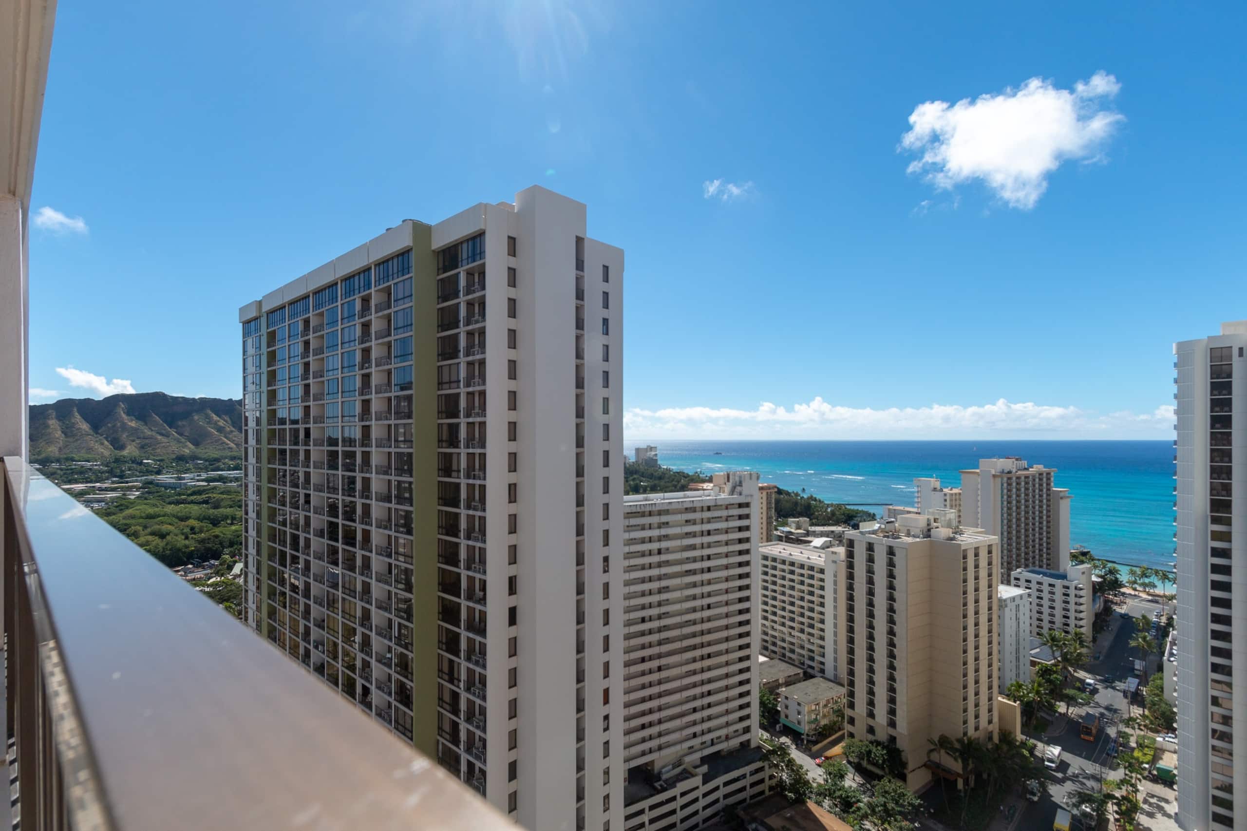Condo in Honolulu · ★4.17 · 1 bedroom · 3 beds · 1 private bath - Image 8