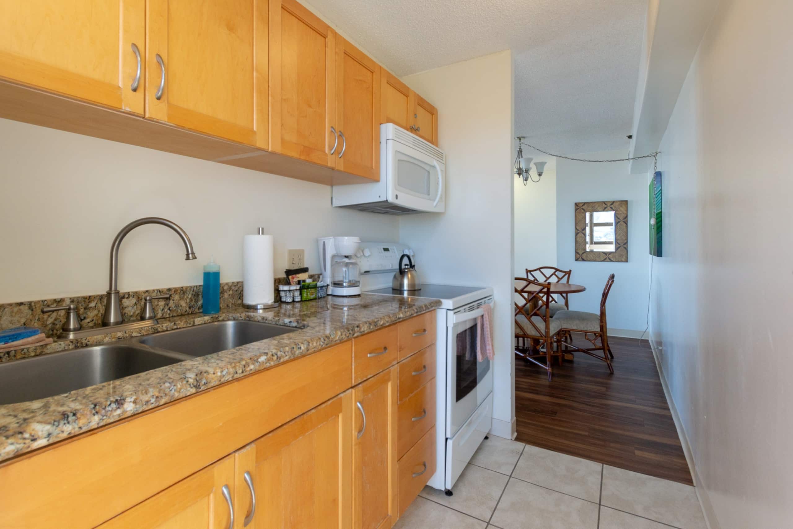 Condo in Honolulu · ★4.17 · 1 bedroom · 3 beds · 1 private bath - Image 17