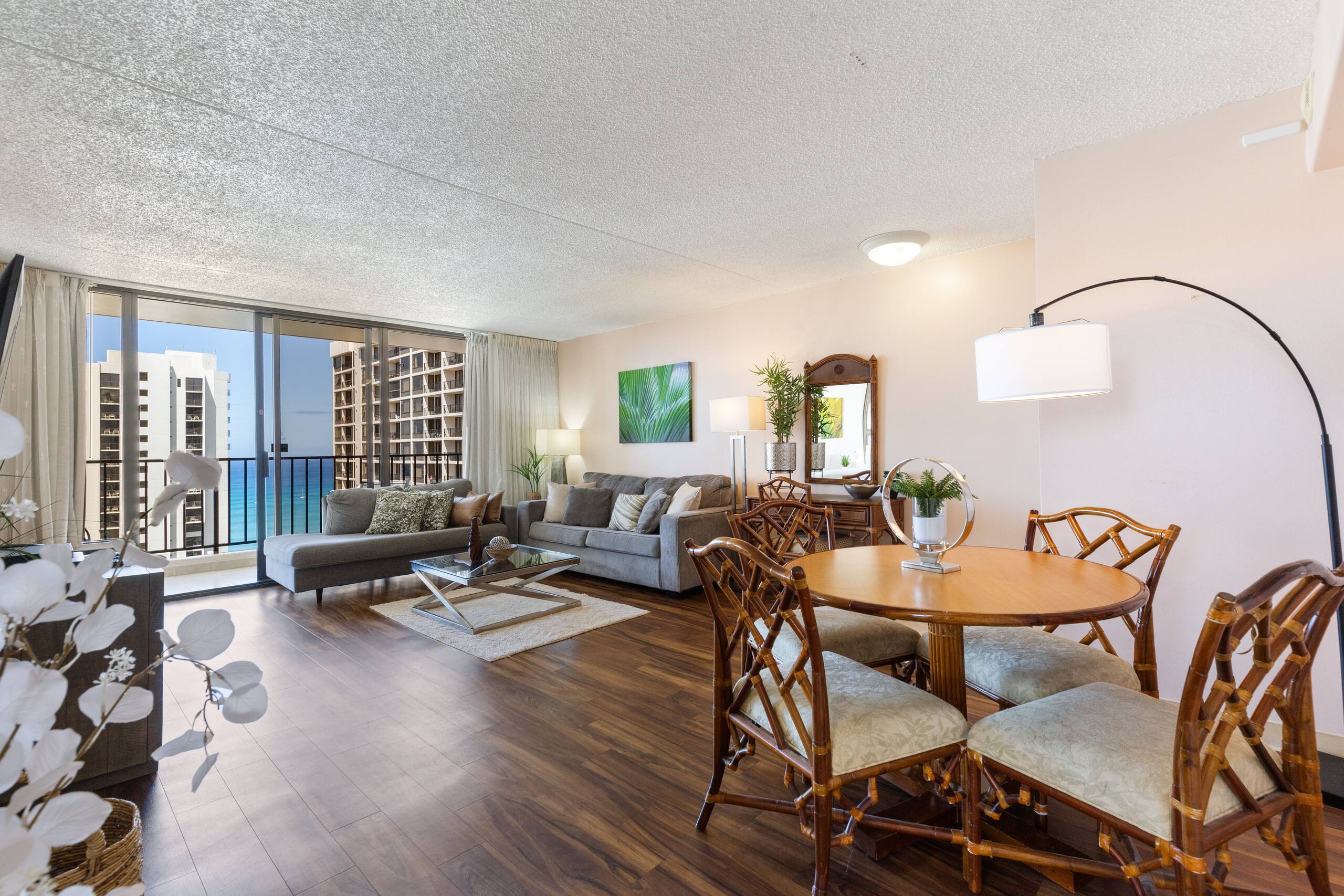 Condo in Honolulu · ★4.17 · 1 bedroom · 3 beds · 1 private bath - Image 10