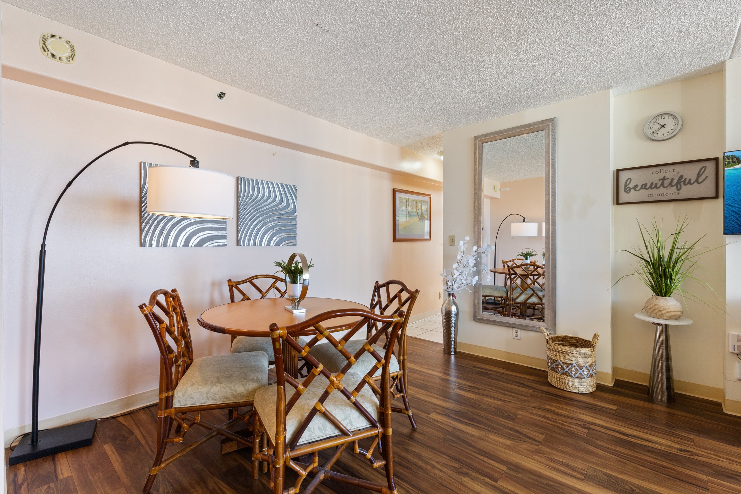 Condo in Honolulu · ★4.17 · 1 bedroom · 3 beds · 1 private bath - Image 13