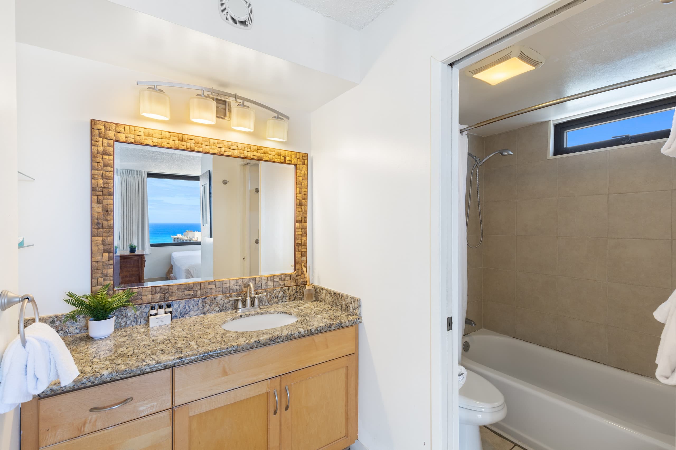 Condo in Honolulu · ★4.17 · 1 bedroom · 3 beds · 1 private bath - Image 7