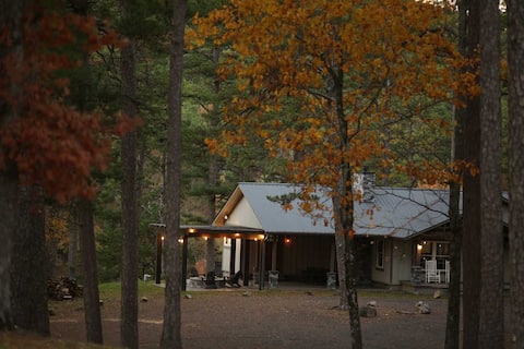 Lakeside Lakehouse | Hot Tub | Kayaks | Fishing |