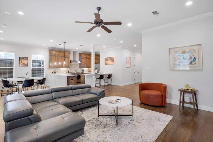 Luxury Estate At Lower Greenville gallery image 4