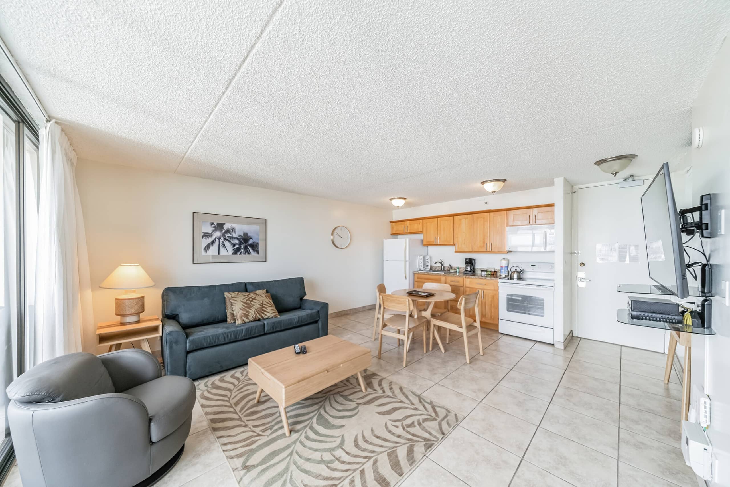Condo in Honolulu · ★4.0 · 1 bedroom · 2 beds · 1 private bath - Image 6
