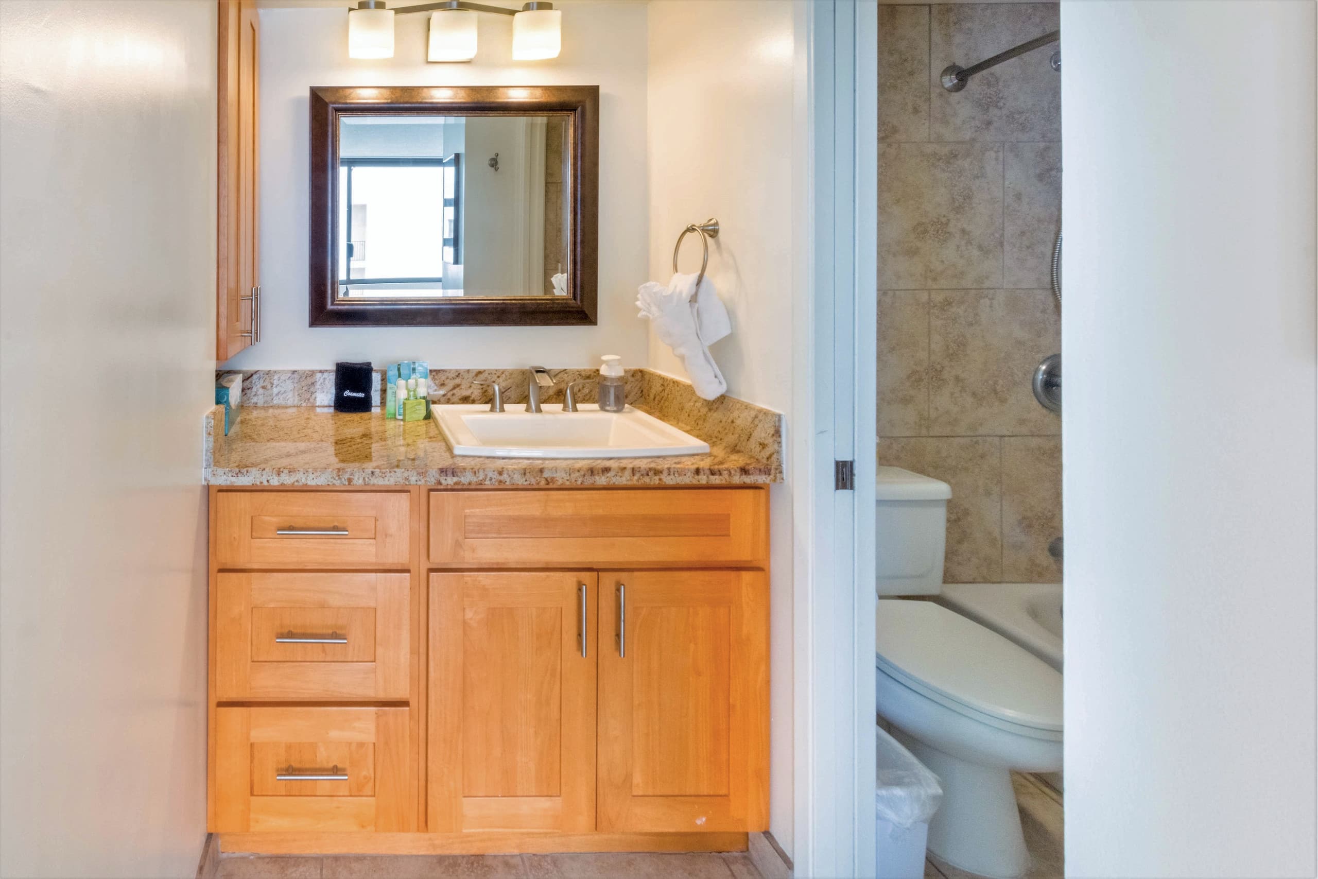 Condo in Honolulu · ★4.0 · 1 bedroom · 2 beds · 1 private bath - Image 11