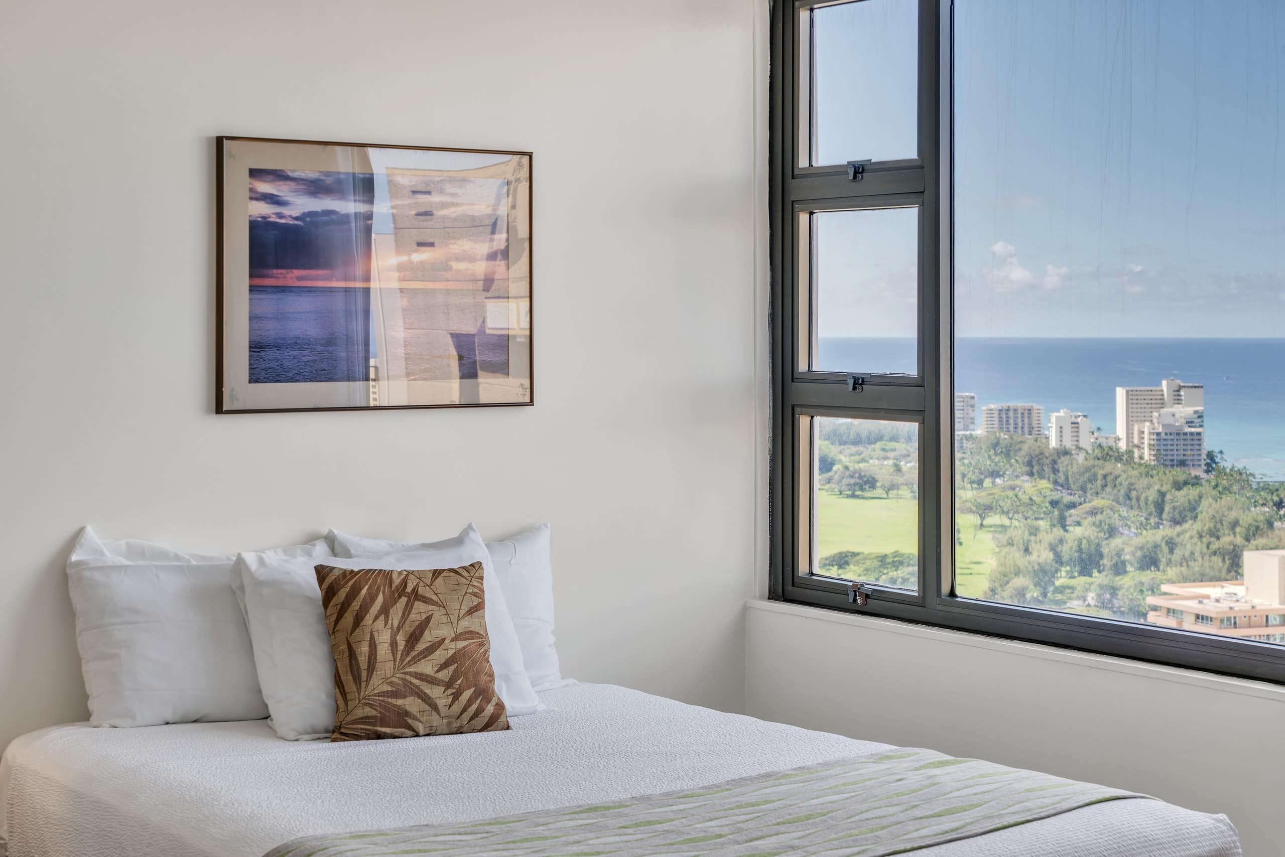 Condo in Honolulu · ★4.0 · 1 bedroom · 2 beds · 1 private bath - Image 16