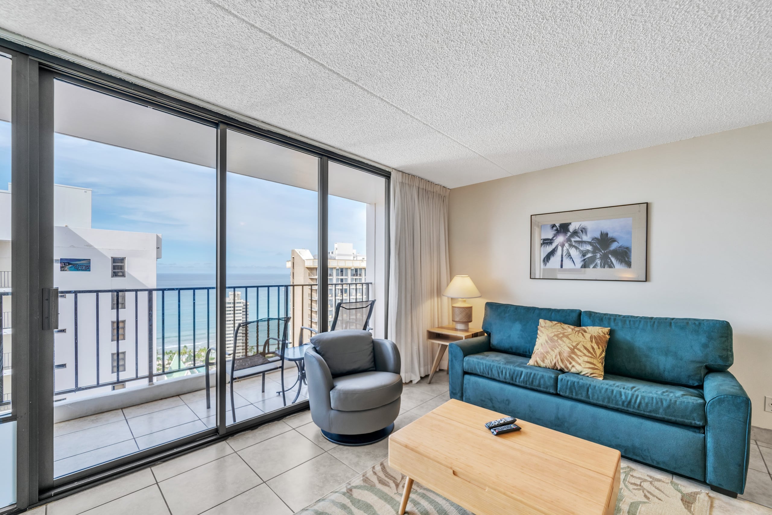 Condo in Honolulu · ★4.0 · 1 bedroom · 2 beds · 1 private bath - Image 7