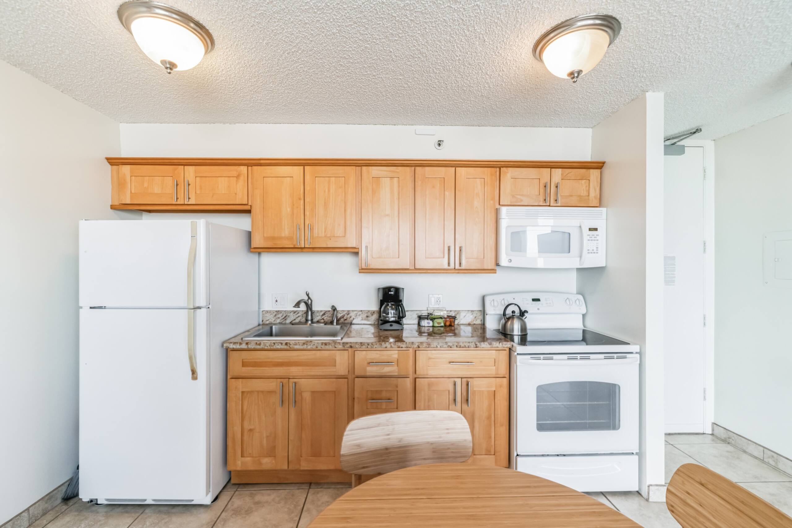 Condo in Honolulu · ★4.0 · 1 bedroom · 2 beds · 1 private bath - Image 15