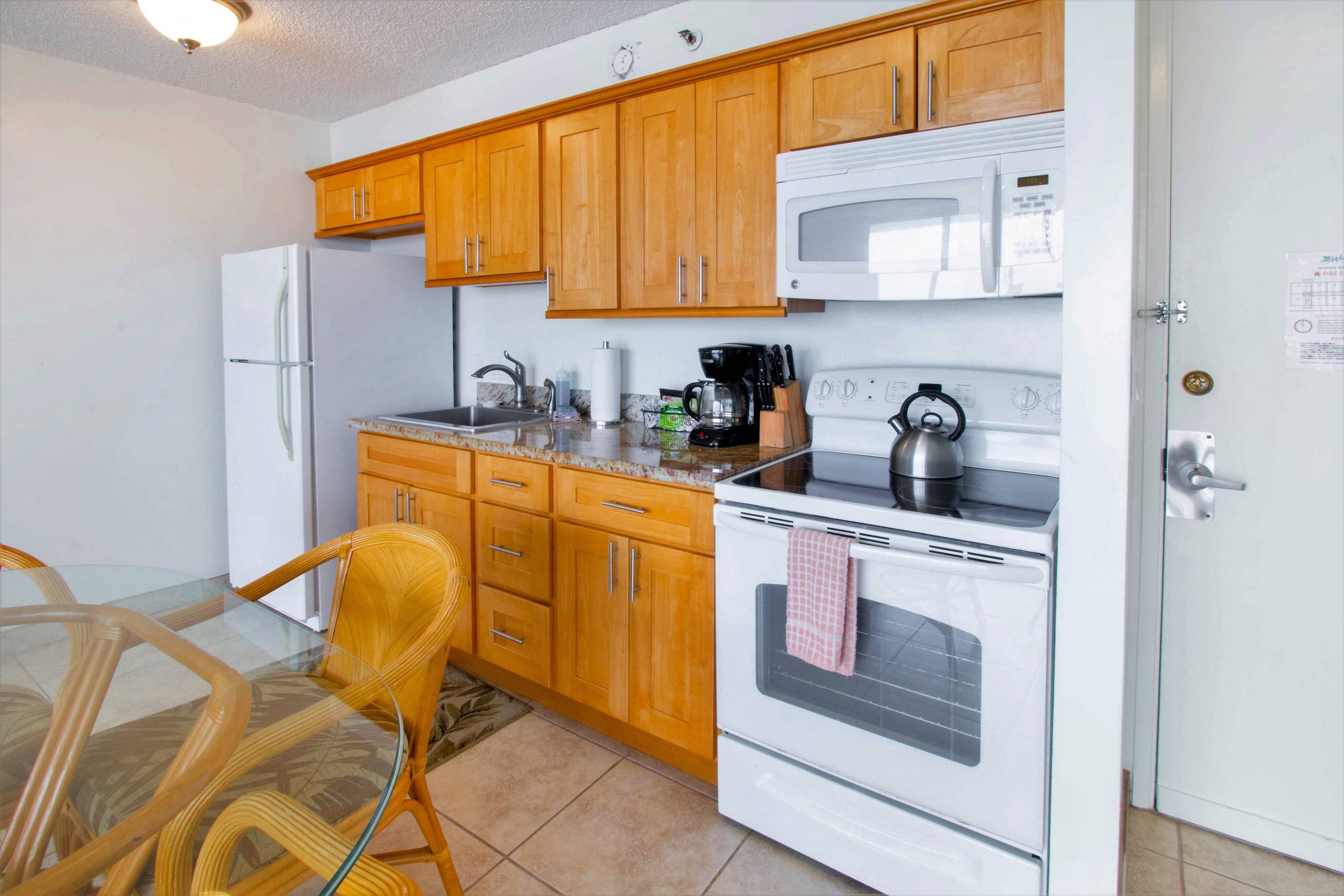 Condo in Honolulu · ★4.0 · 1 bedroom · 2 beds · 1 private bath - Image 3
