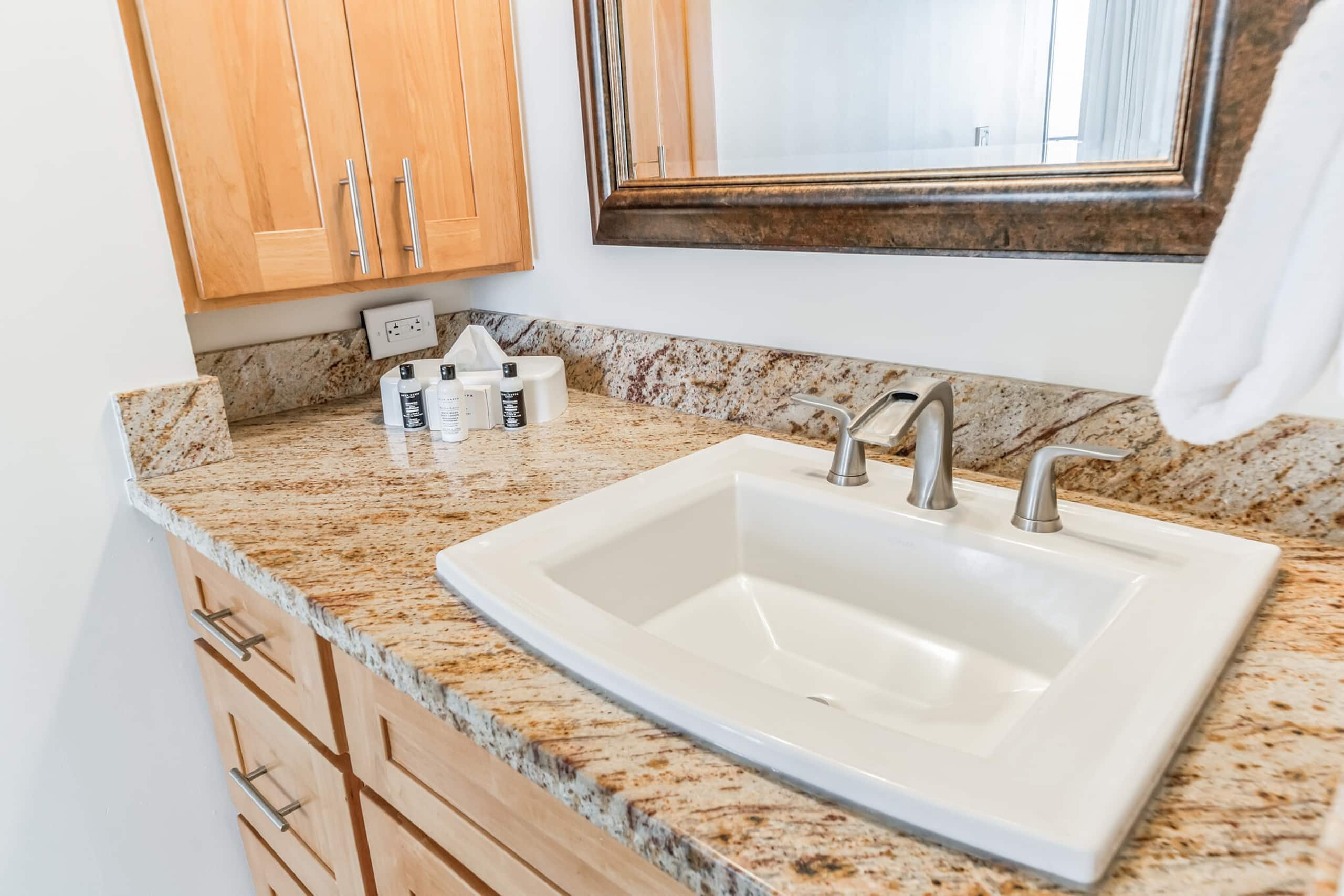 Condo in Honolulu · ★4.0 · 1 bedroom · 2 beds · 1 private bath - Image 5
