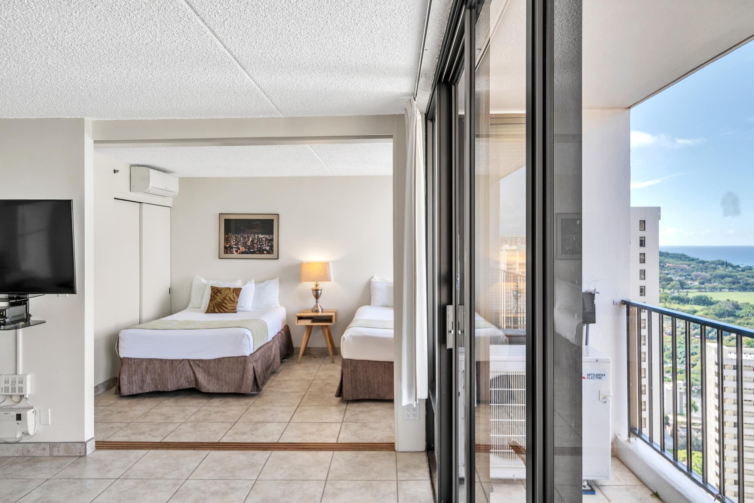 Condo in Honolulu · ★4.0 · 1 bedroom · 2 beds · 1 private bath - Image 18